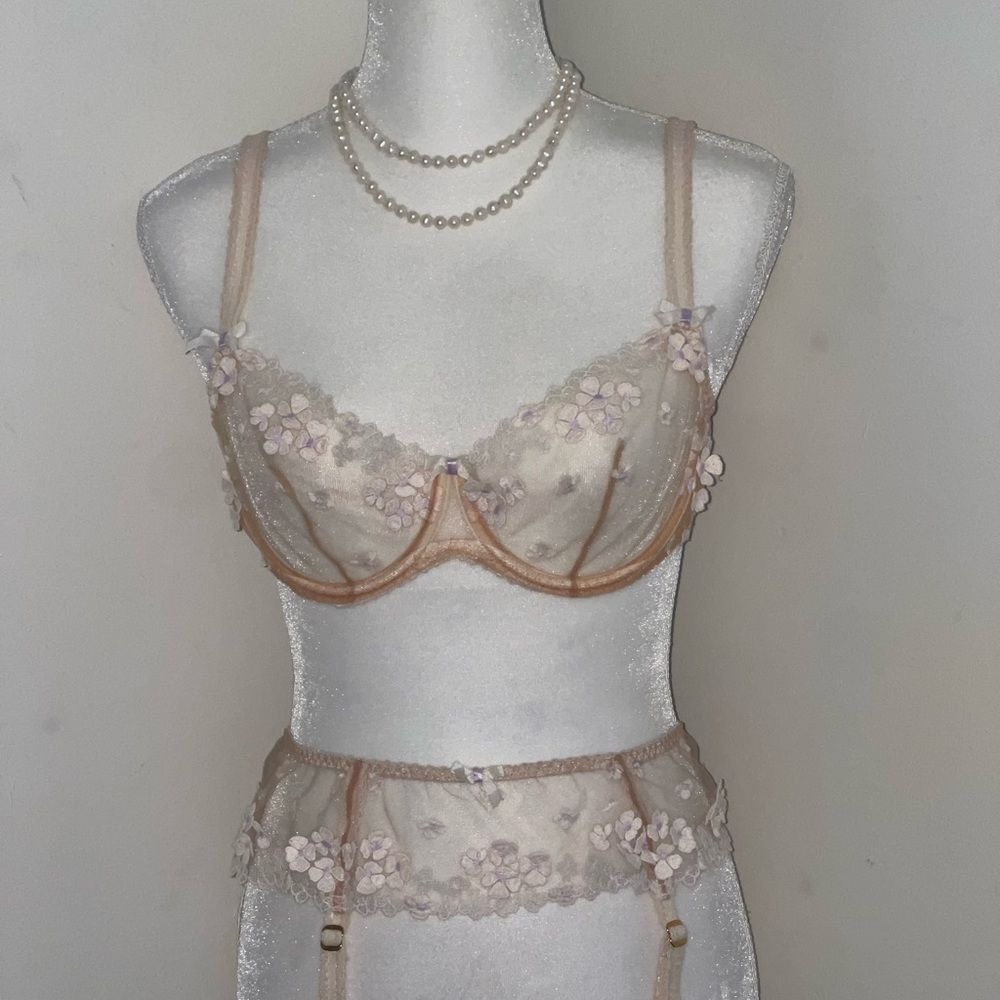 Agent Provocateur Bra and Garter Set 36C Sz 4 Sheer and Delicate flower detail‍﻿